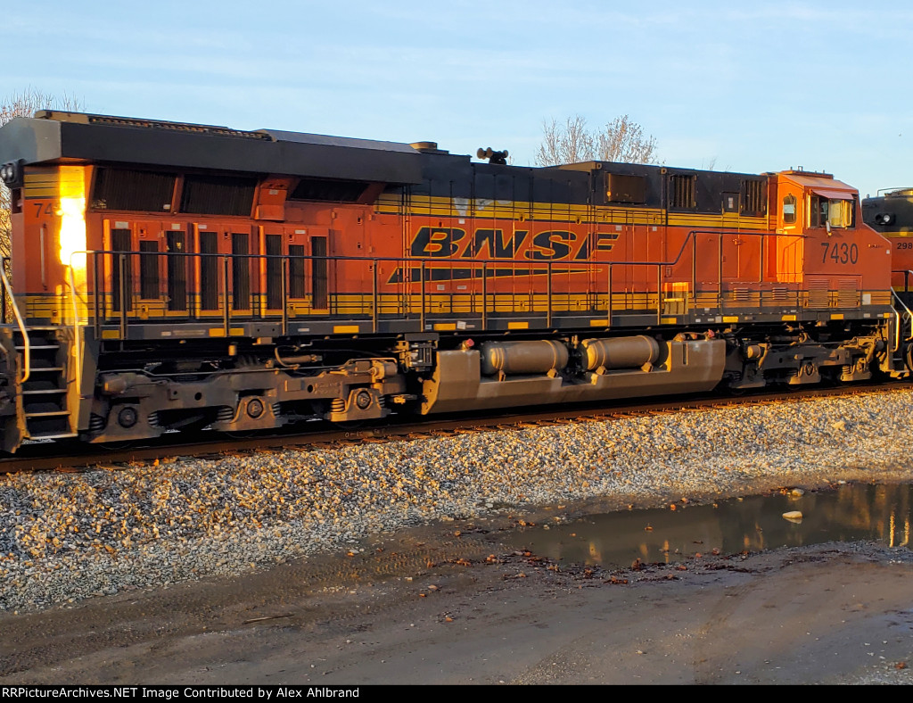 BNSF 7430